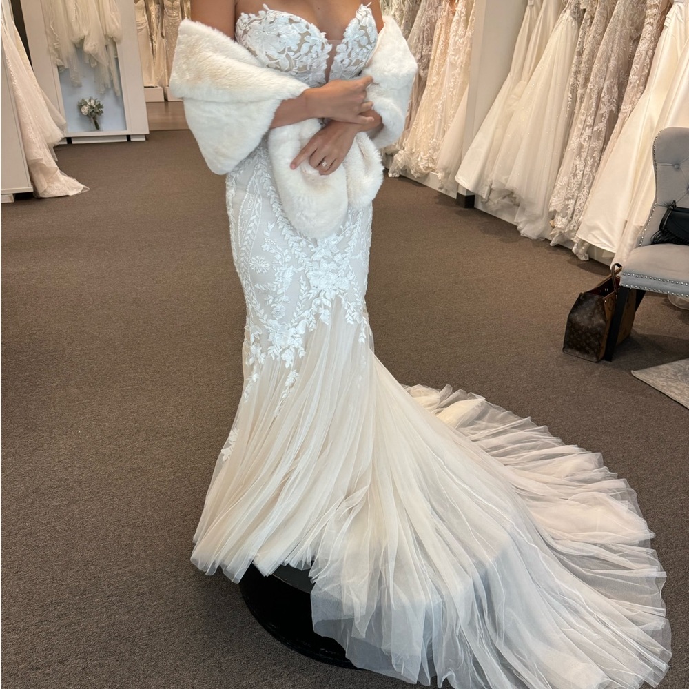 Faux fur bridal Shaw
